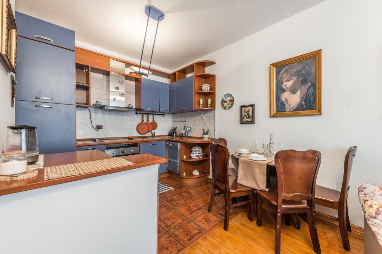 Vintage And Warm 2Br Apartament In Tirana Exterior foto