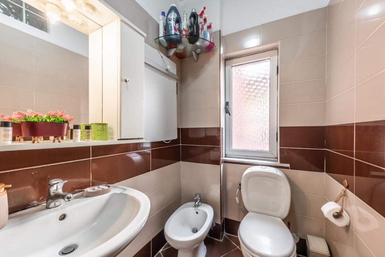 Vintage And Warm 2Br Apartament In Tirana Exterior foto